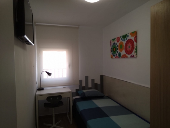 New! 2 rooms 2 metro stops from the UB Mundet Campus